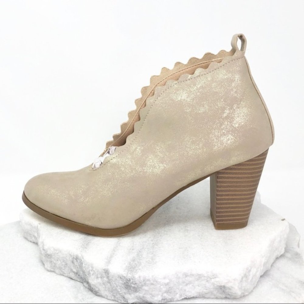 'Addison' Scalloped Booties - Natural
